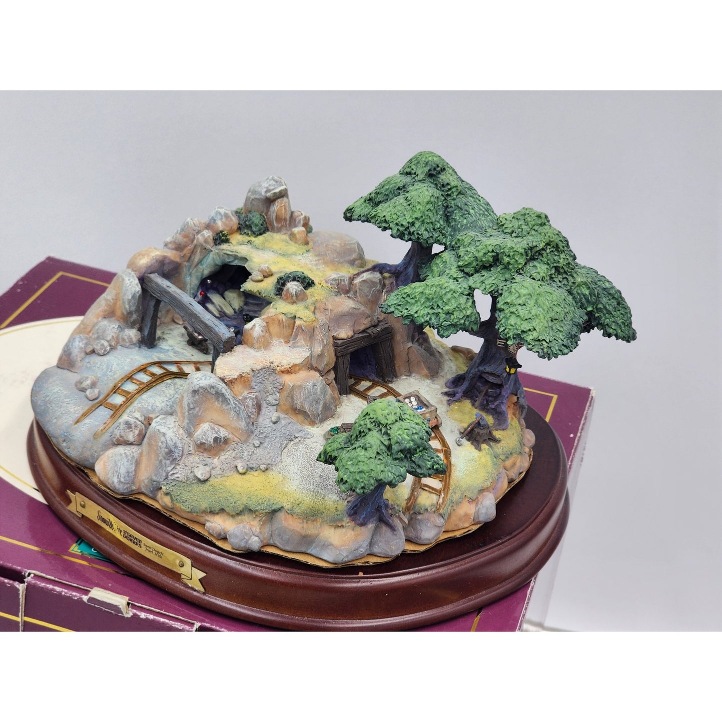 WDCC Disney Enchanted Places Snow White Seven Dwarfs Jewel Mine Vintage Box COA