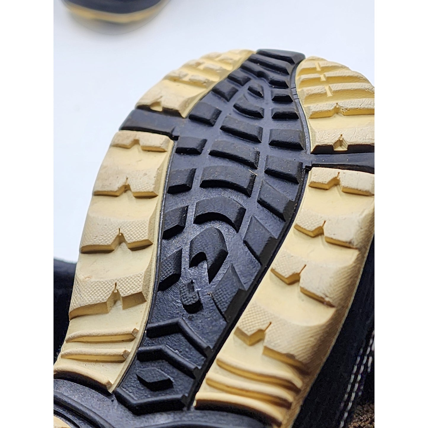 FXR Boots Mens 9 Black Rugged Winter Sport Footwear Lace Up Snowmobile