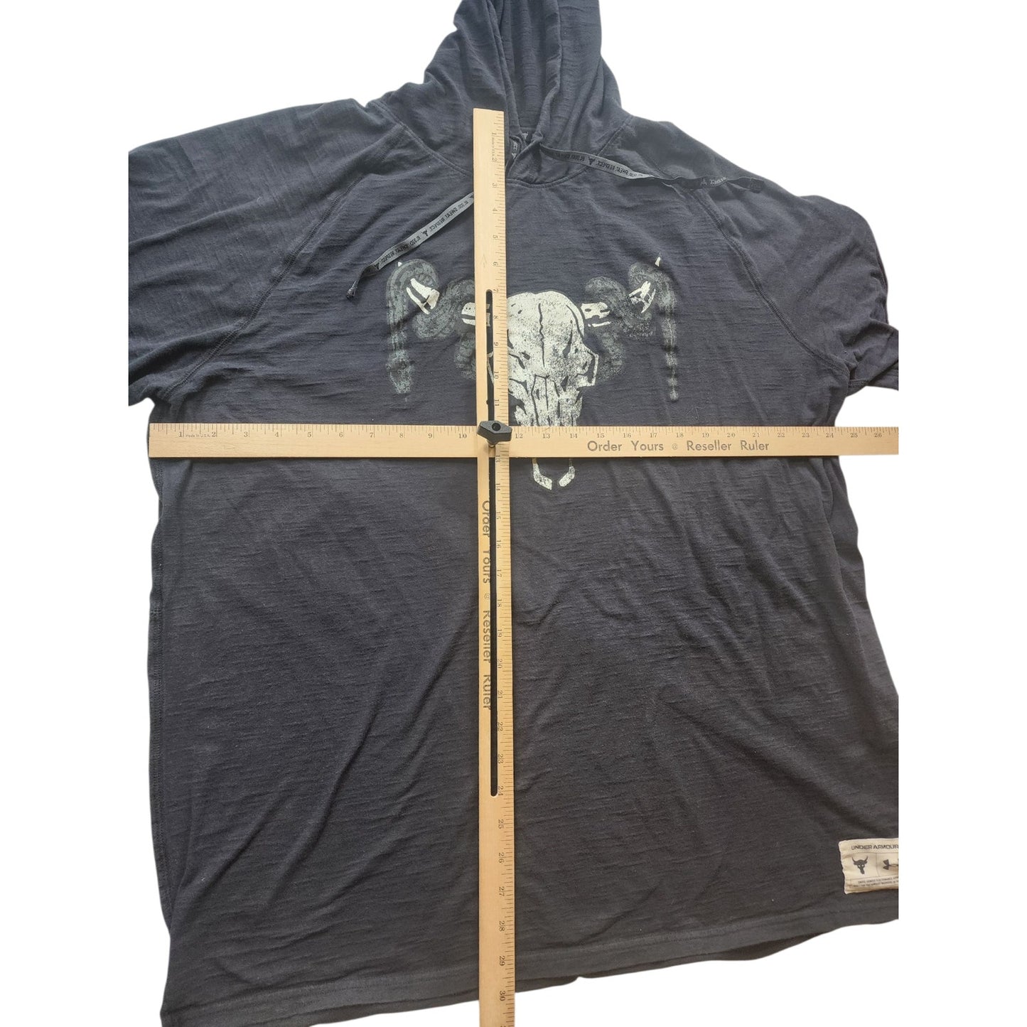 Under Armour Project Rock Hoodie Men XXL Bull Skull Graphic Short Sleeve Loose
