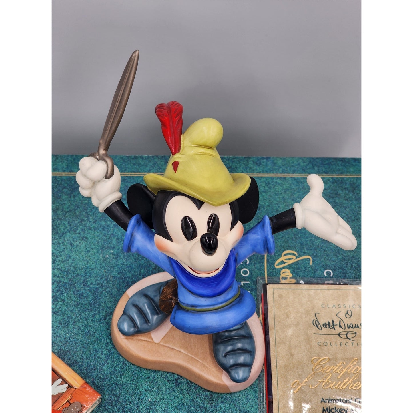 WDCC Mickey Mouse Brave Little Tailor I Let 'em Have It 1993 Members COA Box