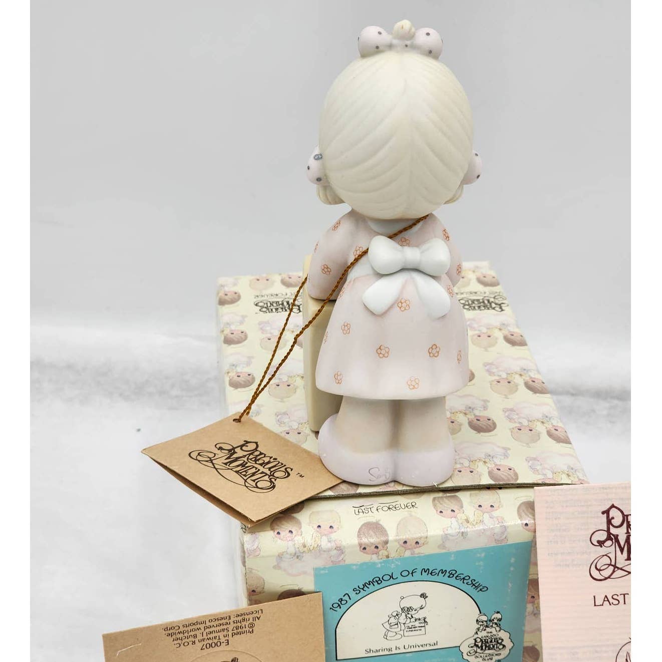 Precious Moments Sharing Is Universal E-0007 1987 Symbol Of Membership Box Tags