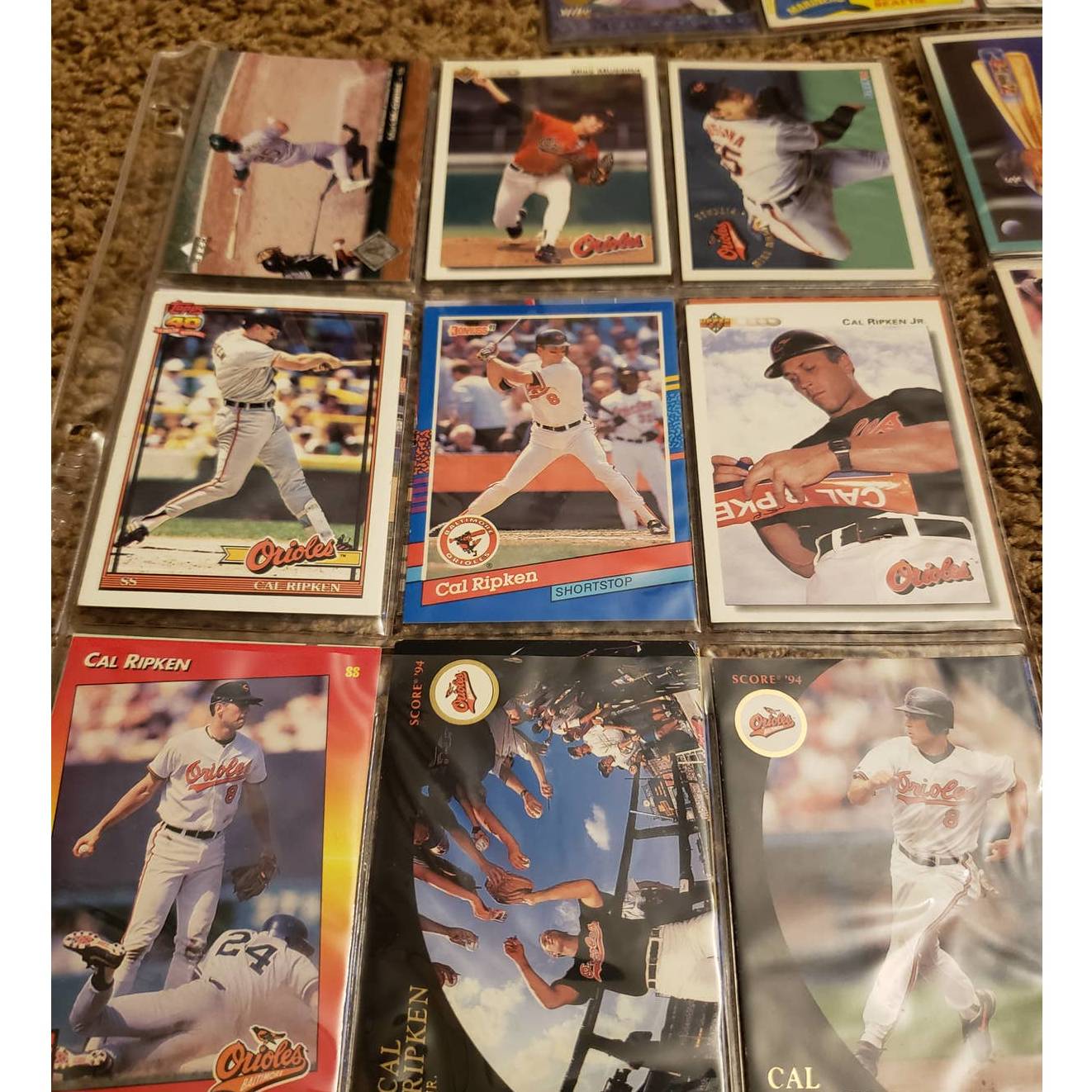 Large Lot of 1000+ Baseball Cards 90 are In Plastic Sleeve Pages 1970s-1990s