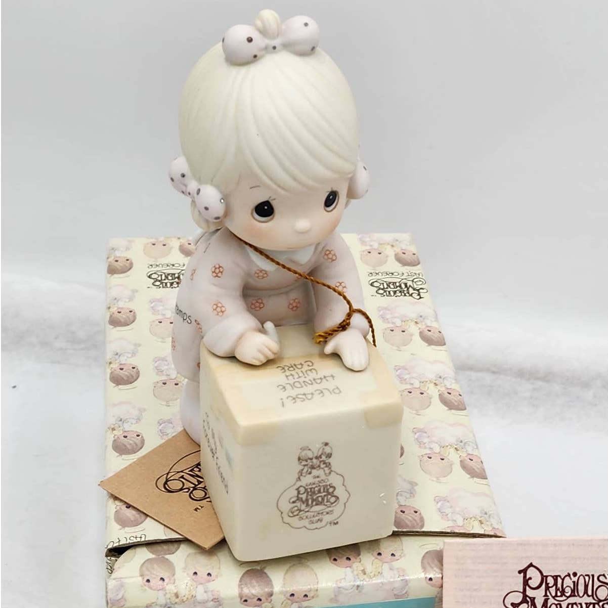 Precious Moments Sharing Is Universal E-0007 1987 Symbol Of Membership Box Tags