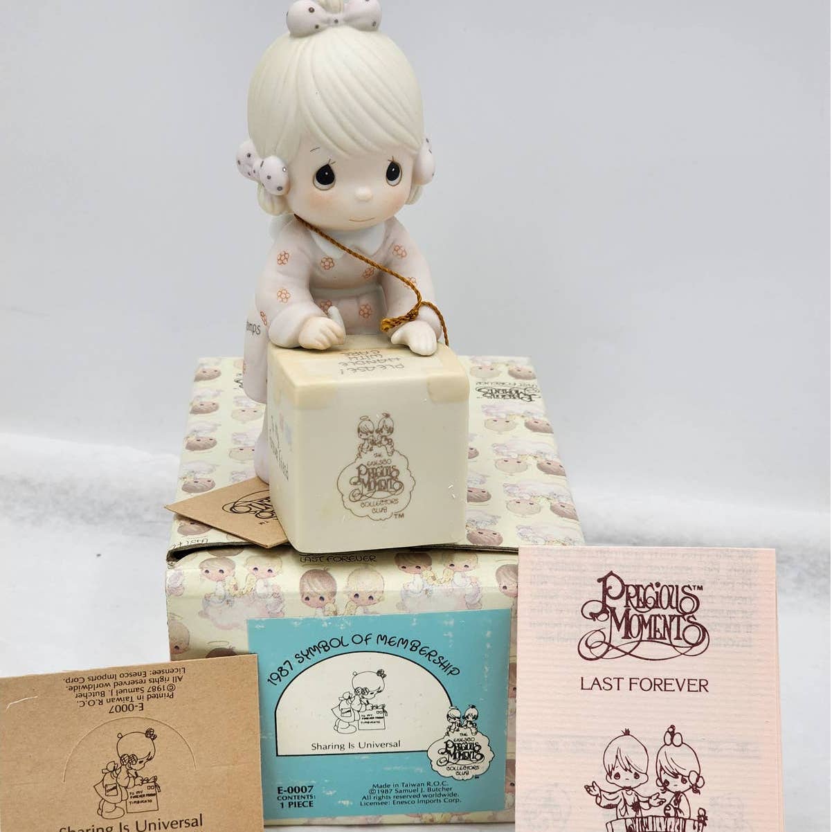 Precious Moments Sharing Is Universal E-0007 1987 Symbol Of Membership Box Tags