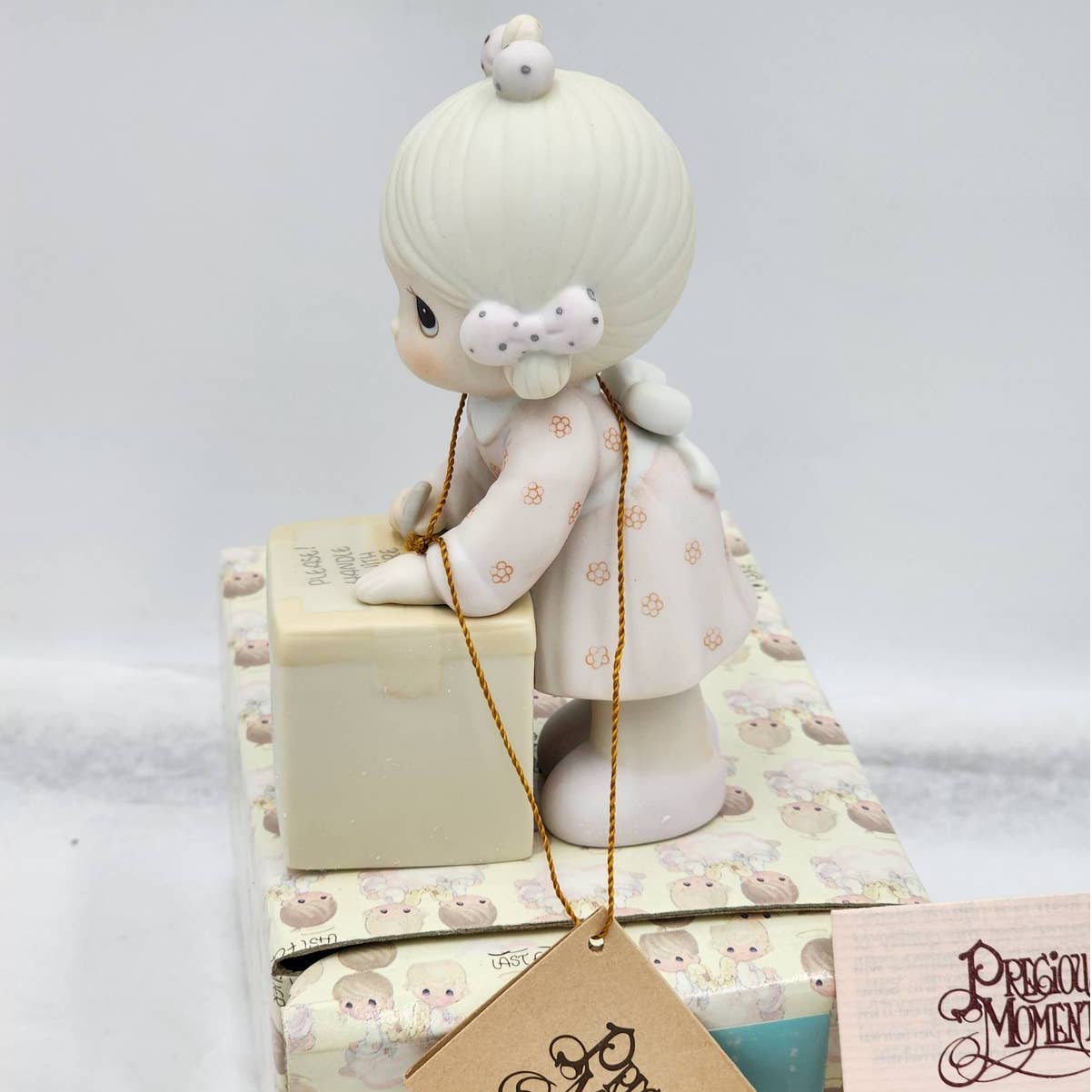 Precious Moments Sharing Is Universal E-0007 1987 Symbol Of Membership Box Tags