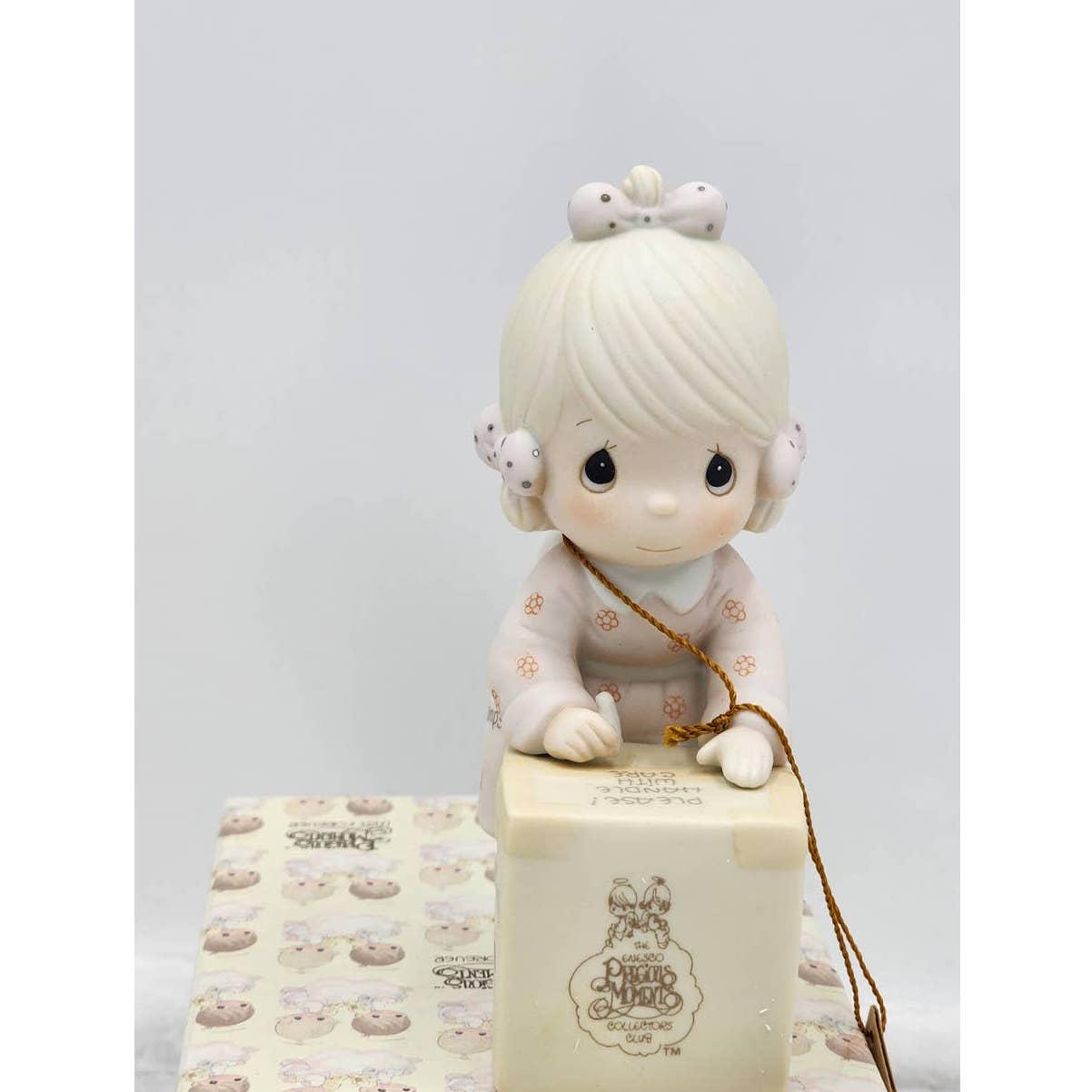 Precious Moments Sharing Is Universal E-0007 1987 Symbol Of Membership Box Tags