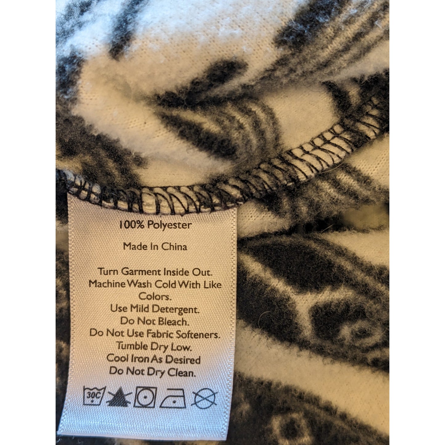 Eddie Bauer Sweater Womens XL Fleece Pullover Aztec Tribal Black White Cozy Warm
