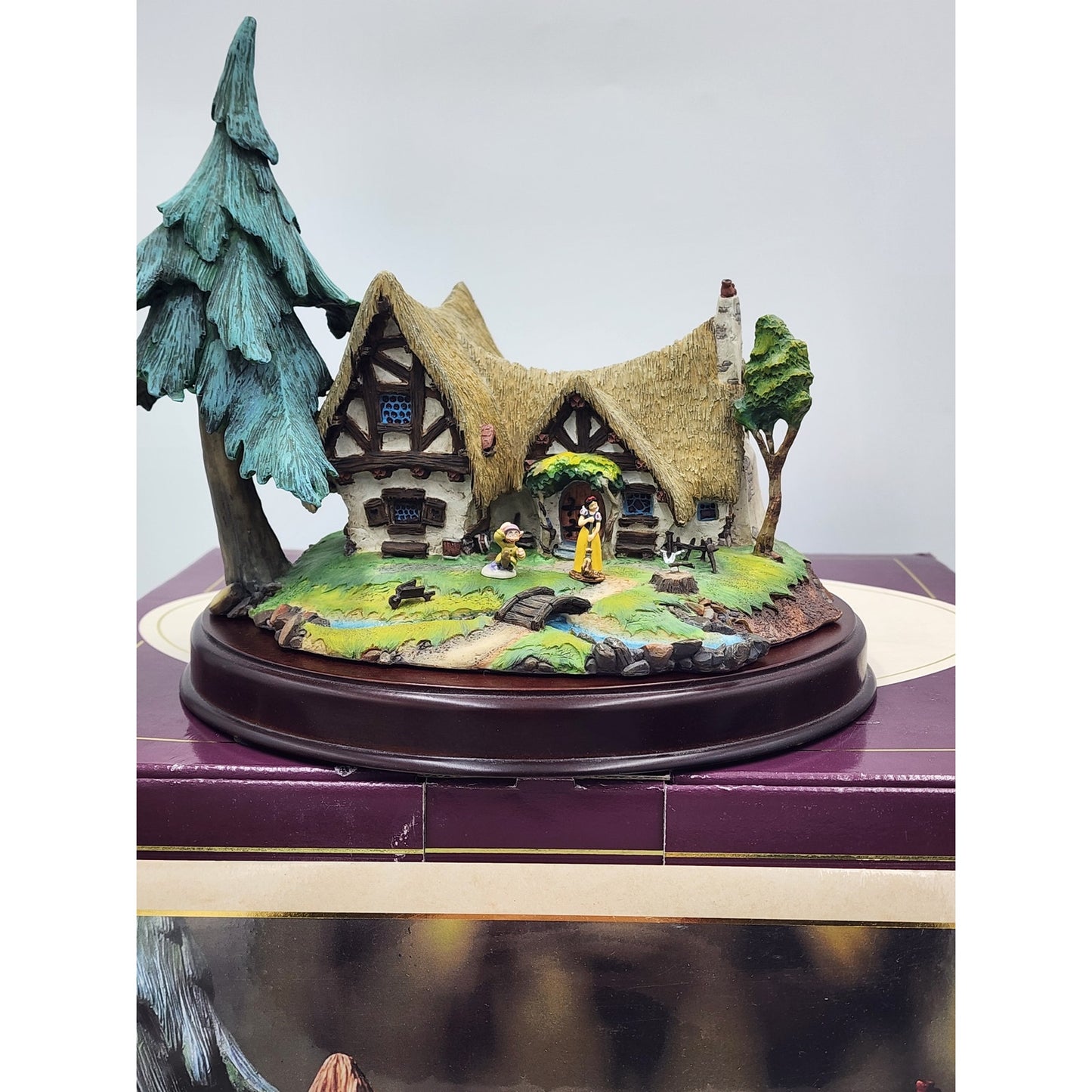 WDCC Disney Enchanted Place Seven Dwarf Cottage Snow White Dopey Vintage Box COA
