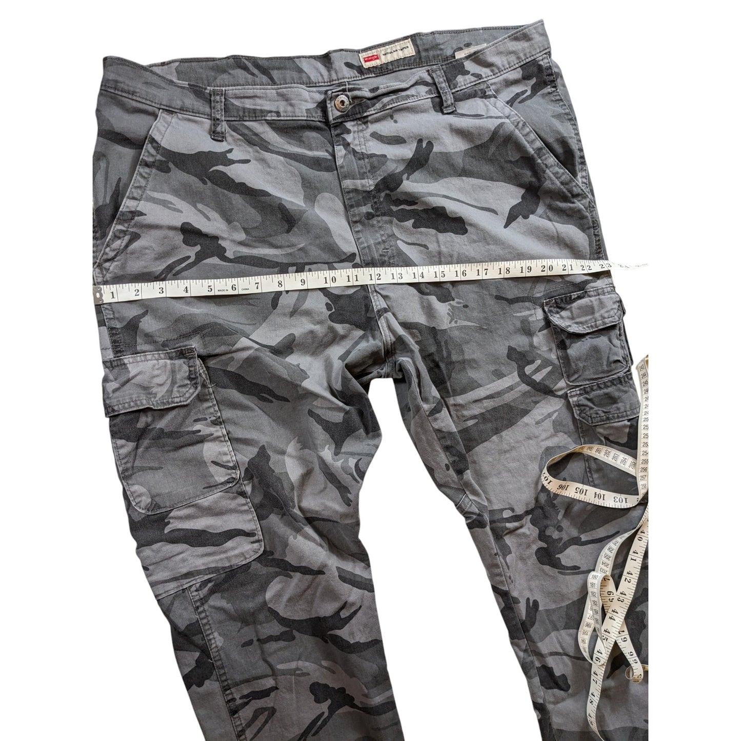 Wrangler Cargo Pants Men Size 40x32 Gray Camouflage Regular Taper Stretch Cotton