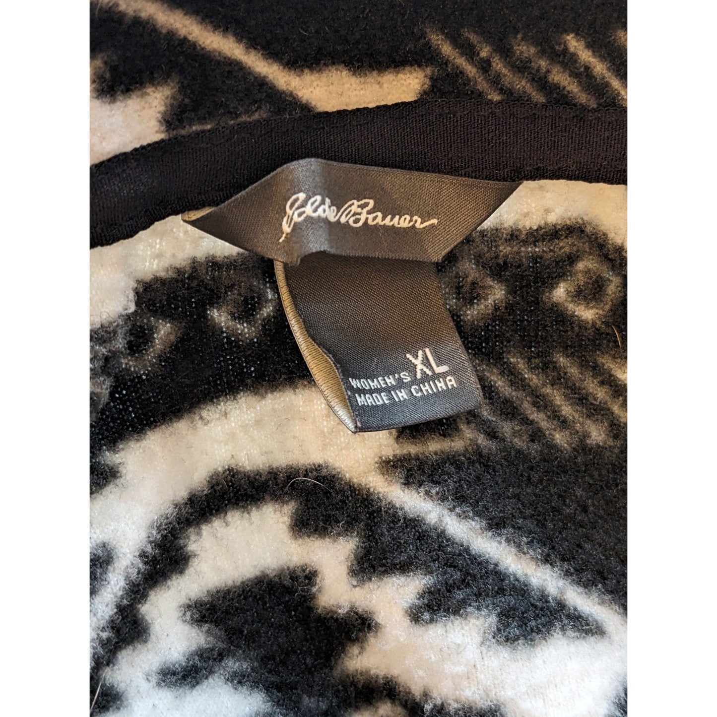 Eddie Bauer Sweater Womens XL Fleece Pullover Aztec Tribal Black White Cozy Warm