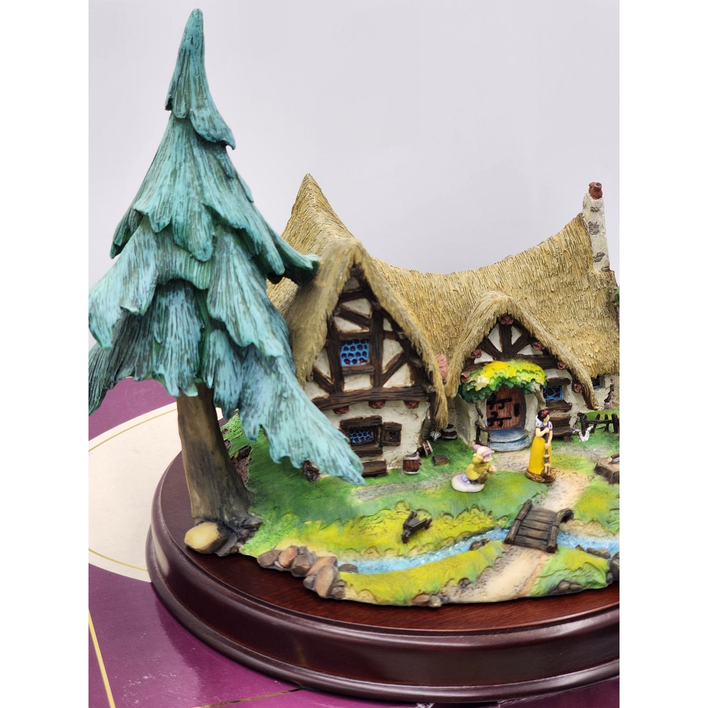 WDCC Disney Enchanted Place Seven Dwarf Cottage Snow White Dopey Vintage Box COA
