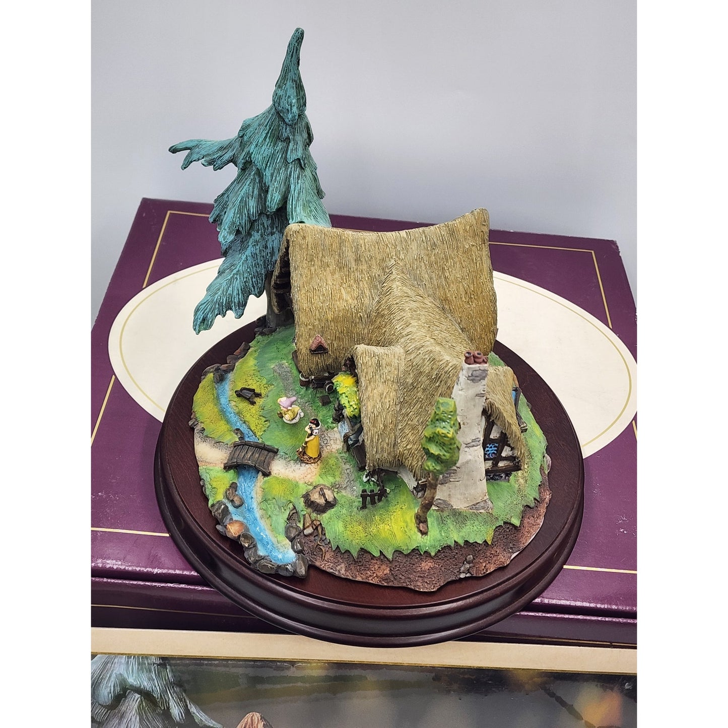 WDCC Disney Enchanted Place Seven Dwarf Cottage Snow White Dopey Vintage Box COA