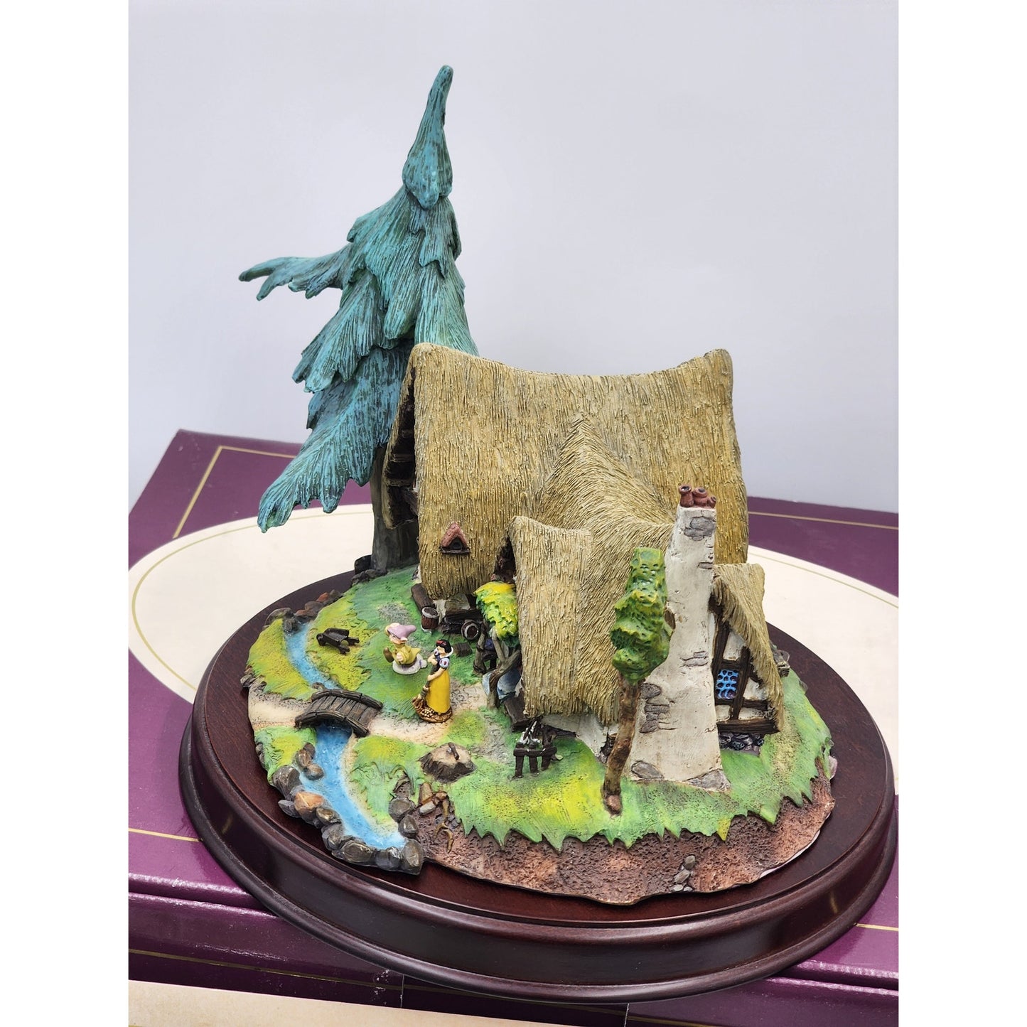 WDCC Disney Enchanted Place Seven Dwarf Cottage Snow White Dopey Vintage Box COA