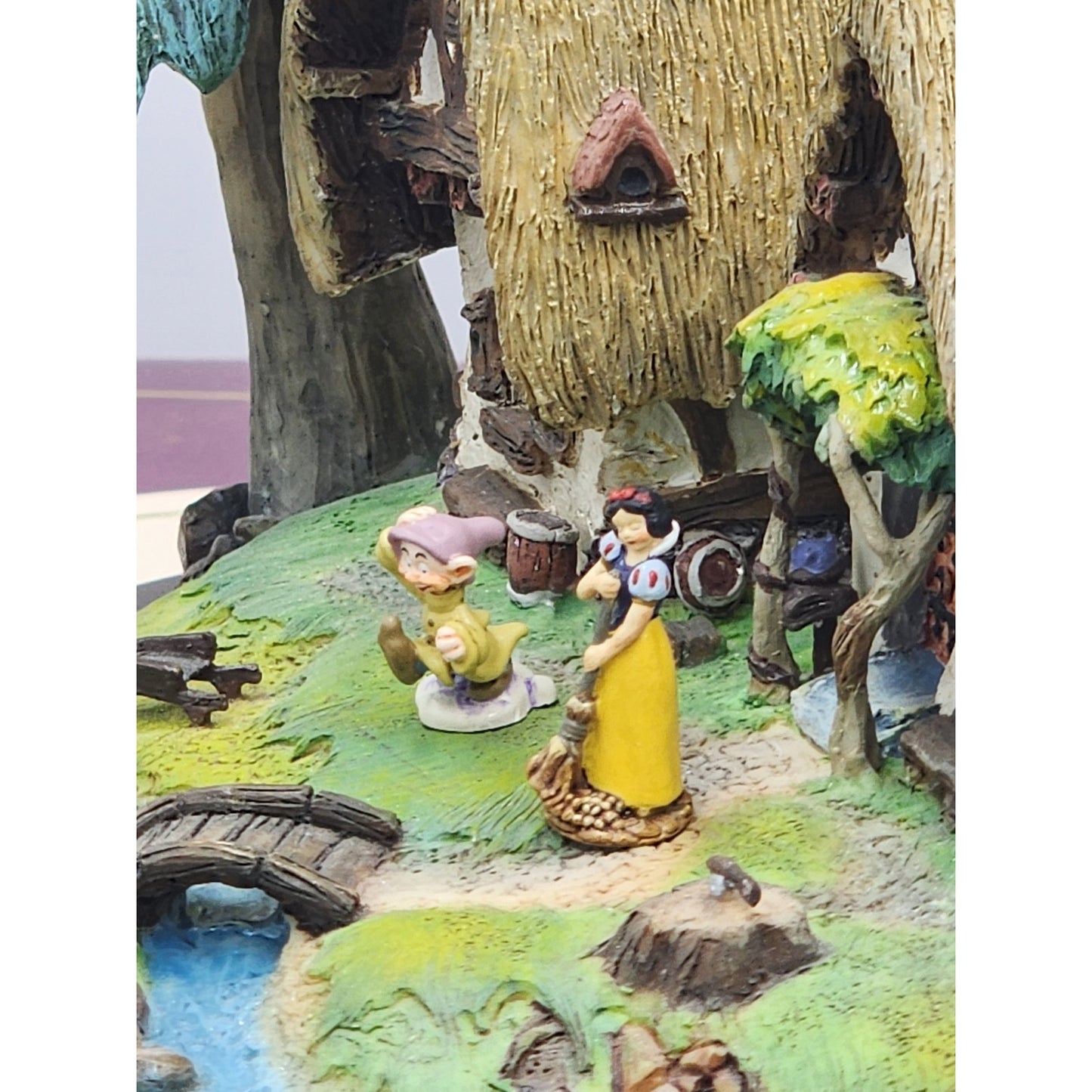 WDCC Disney Enchanted Place Seven Dwarf Cottage Snow White Dopey Vintage Box COA