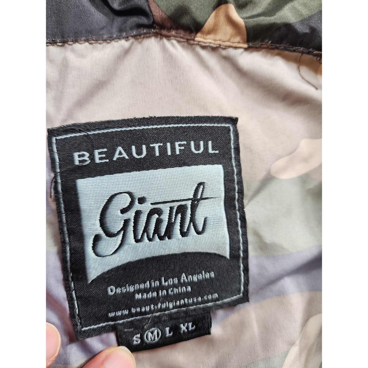 Beautiful Giant Camo Windbreaker Jacket Mens Medium Zip Up Hooded Lightweight