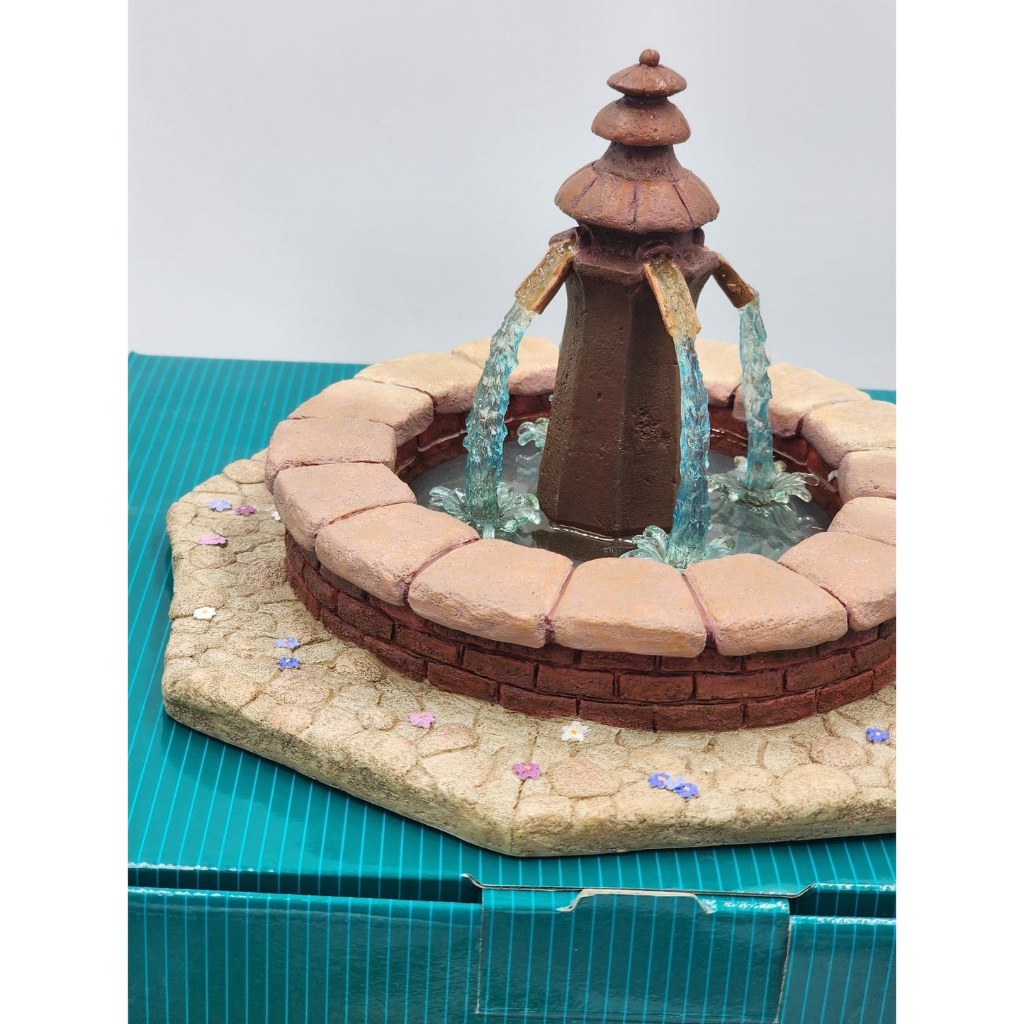 WDCC Beauty and the Beast Fountain Village 1210978 Waterfall Vintage Box COA