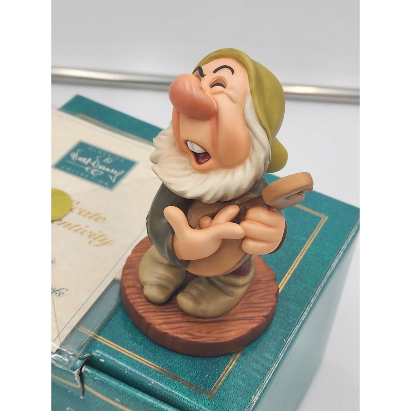 WDCC Sneezy Snow White Seven Dwarfs “Ah-Choo!” Disney Retired Vintage COA Box