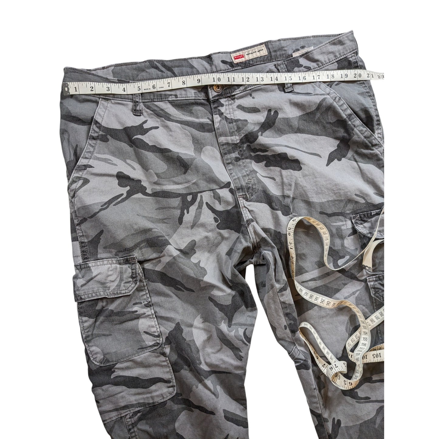 Wrangler Cargo Pants Men Size 40x32 Gray Camouflage Regular Taper Stretch Cotton