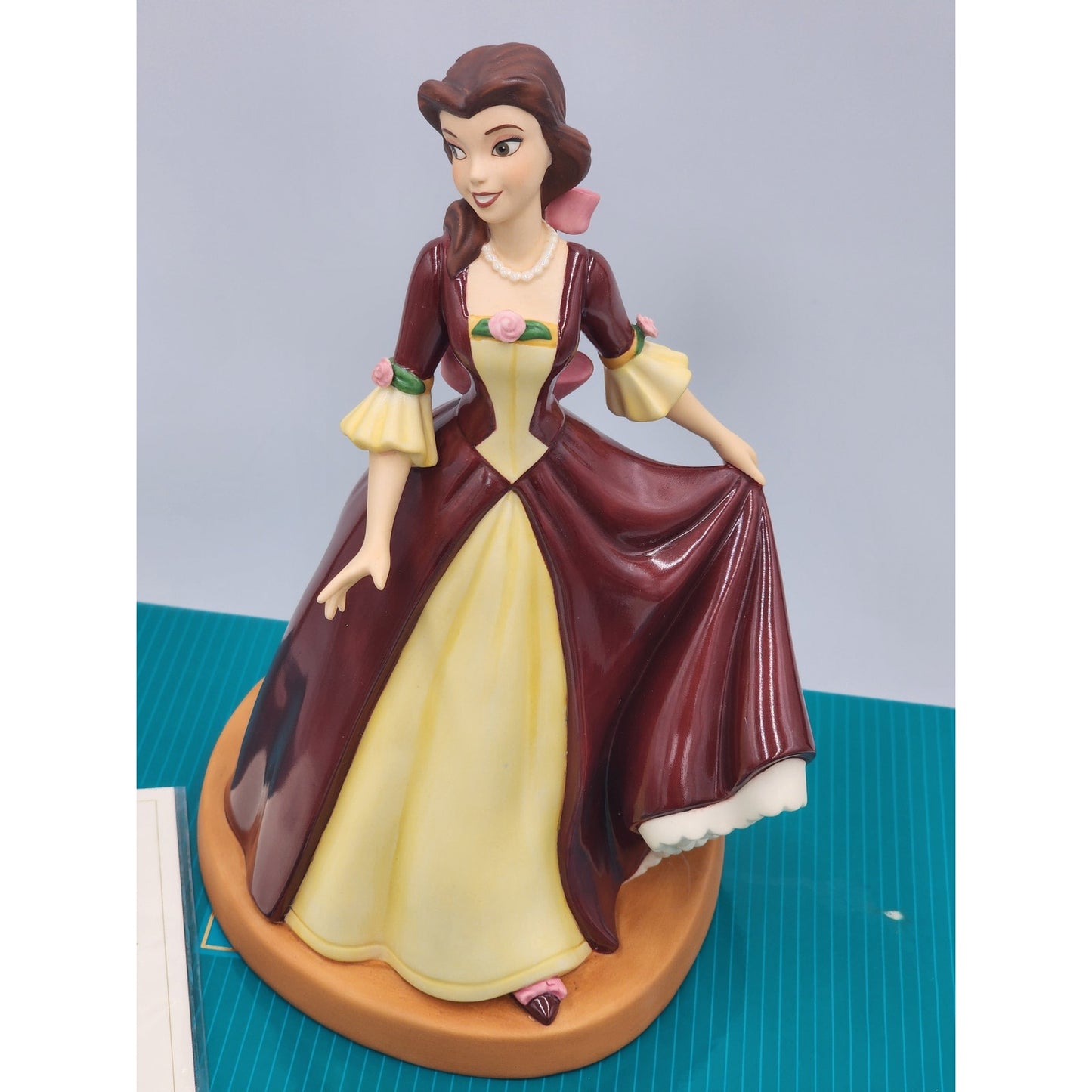 WDCC Belle Holiday Princess Gift of Love Beauty Beast Disney Retired COA Box