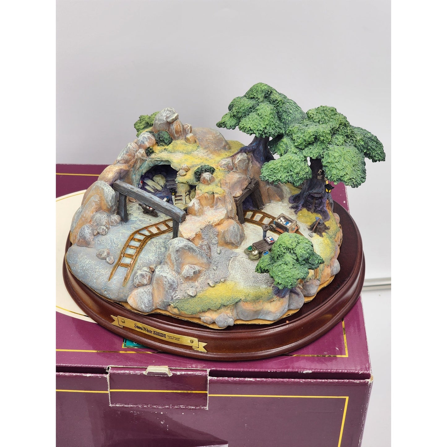 WDCC Disney Enchanted Places Snow White Seven Dwarfs Jewel Mine Vintage Box COA