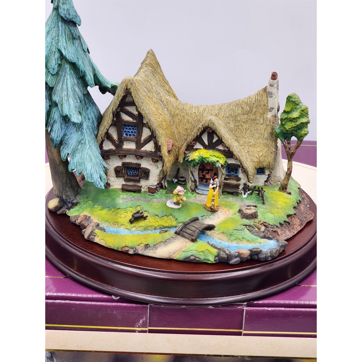 WDCC Disney Enchanted Place Seven Dwarf Cottage Snow White Dopey Vintage Box COA
