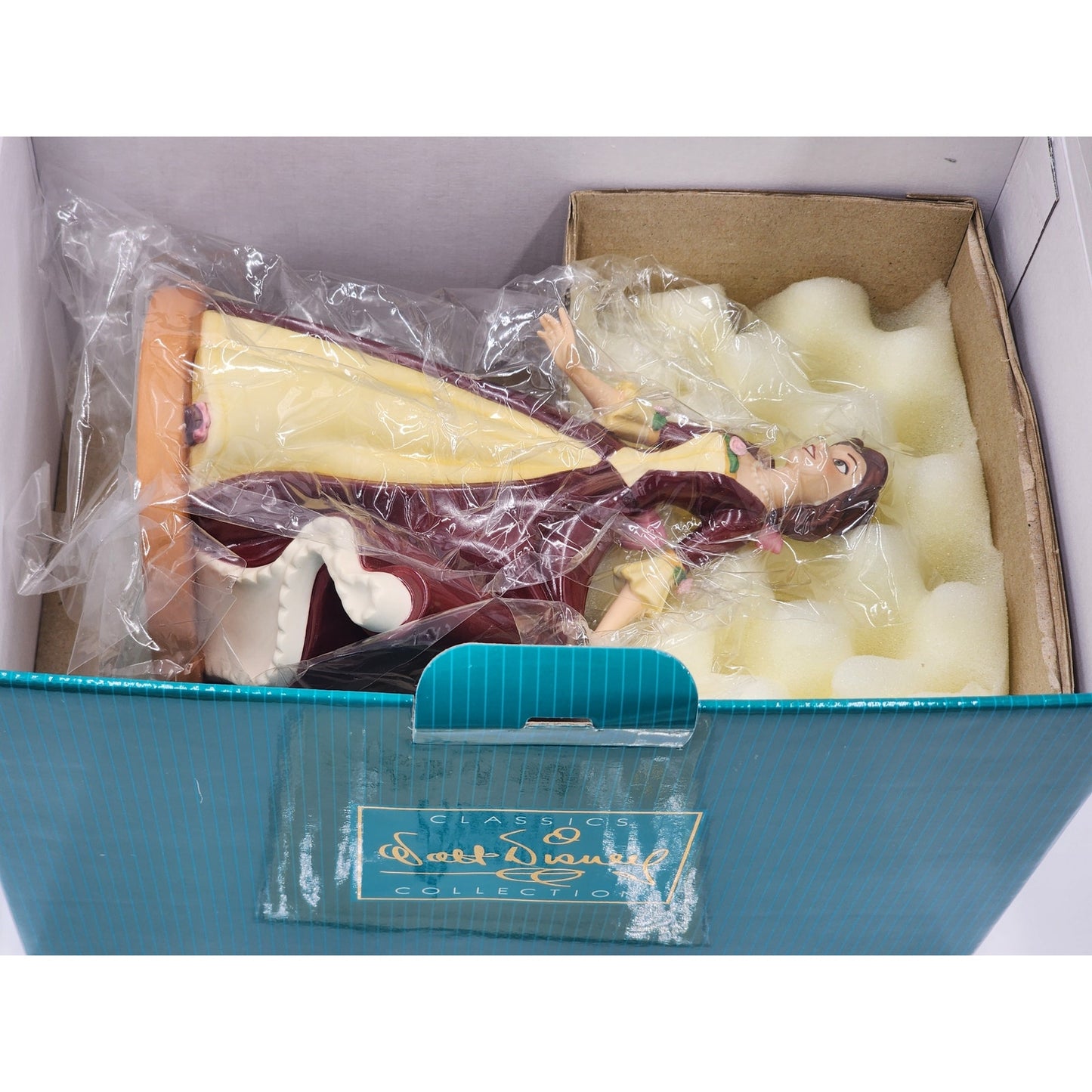 WDCC Belle Holiday Princess Gift of Love Beauty Beast Disney Retired COA Box