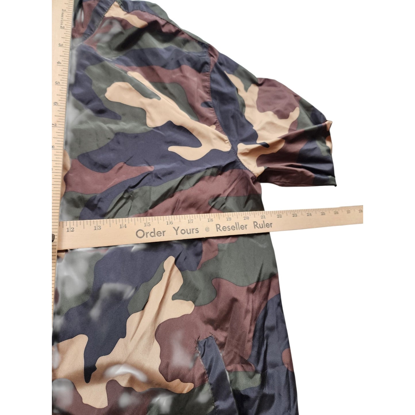 Beautiful Giant Camo Windbreaker Jacket Mens Medium Zip Up Hooded Lightweight