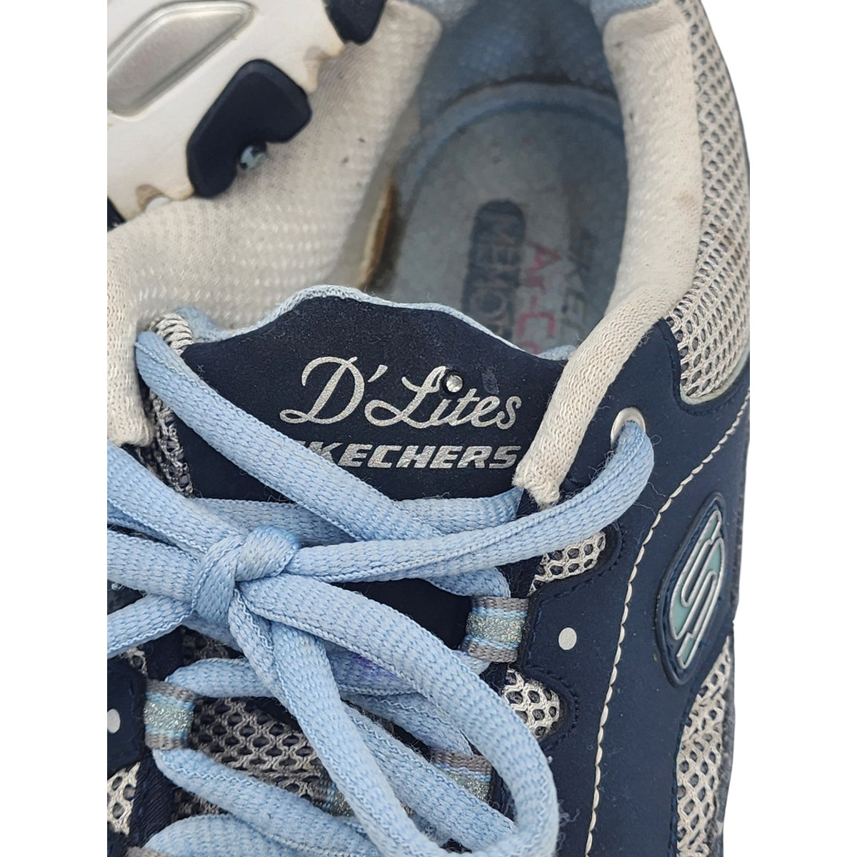 Skechers D'Lites Womens 9.5 Chunky Sneakers Lace Trail Walking Athletic Gorpcore