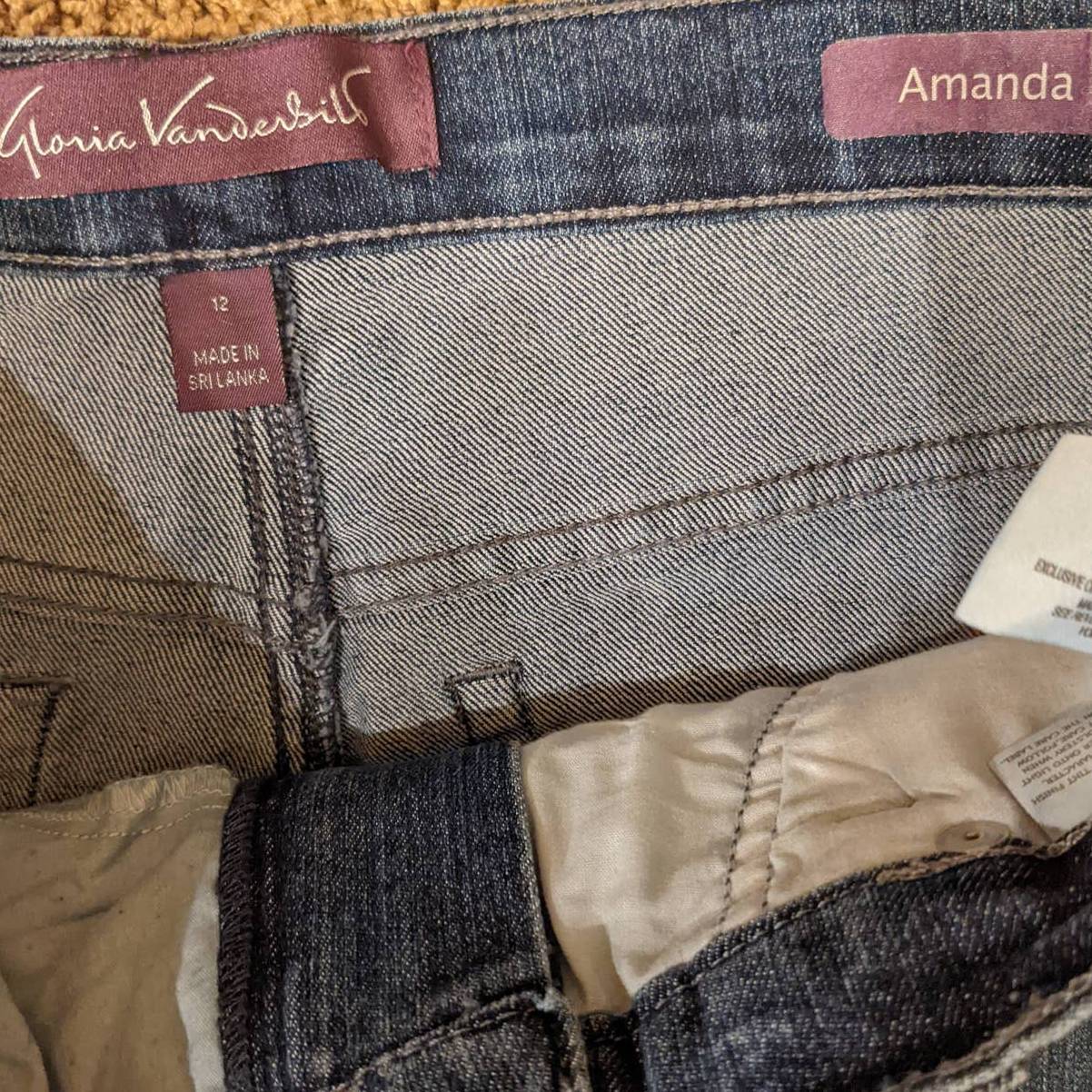 Gloria Vanderbilt - Amanda Jeans - Size 6 - Dark Wash