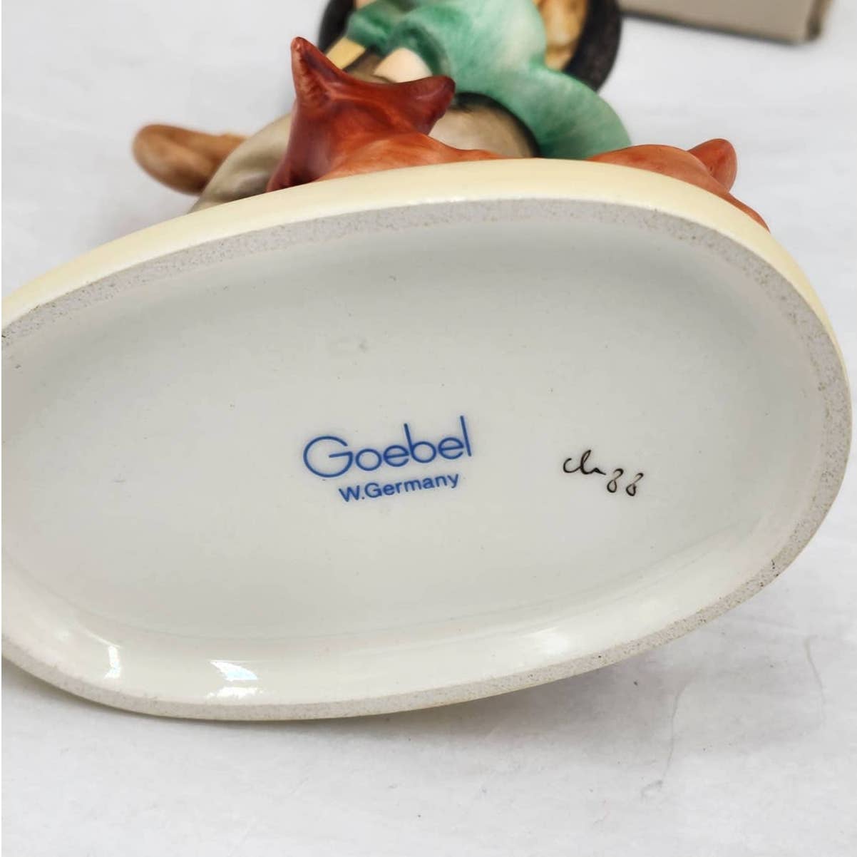 Vintage Goebel 1984 MJ Hummel Strolling Along With Box Hum 5 #988 W. Germany