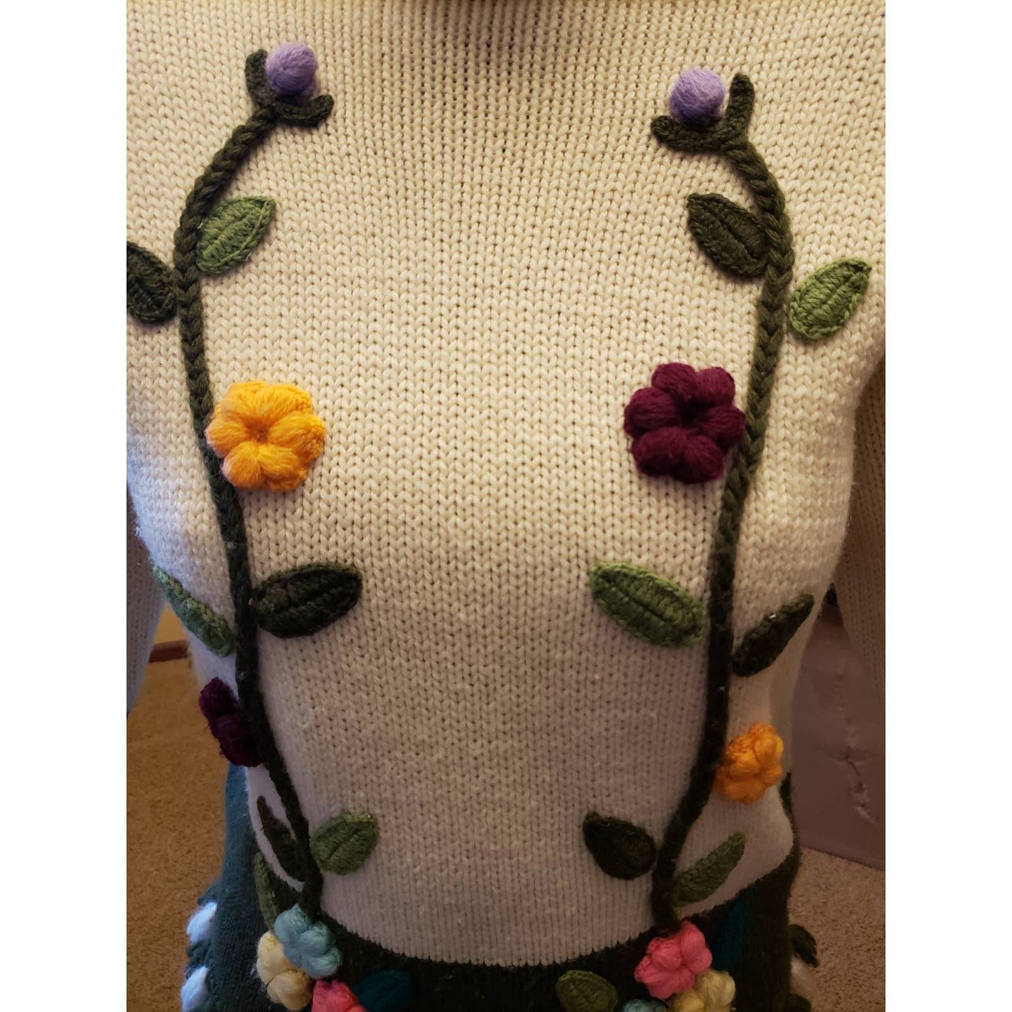 Vintage 3D Flower Fringe Hem Sweater - Fully Fashioned Tarrri - Size Medium