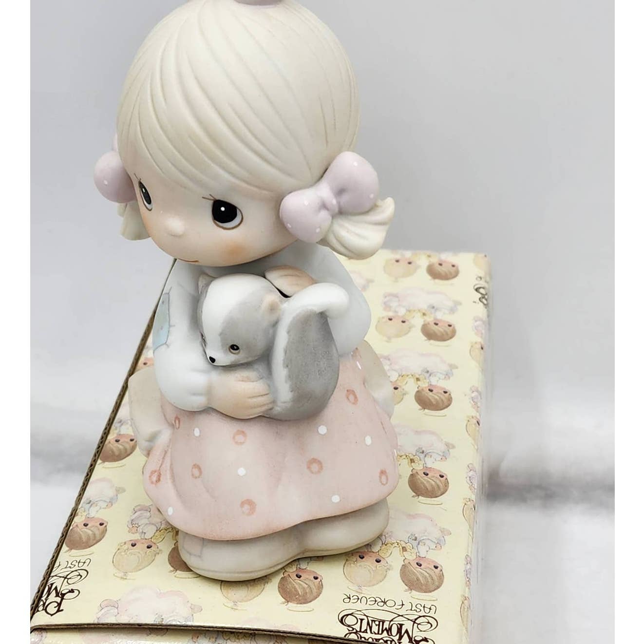 Precious Moments Figurine Scent From Above 100528 Vintage Girl Skunk W/Box Tags
