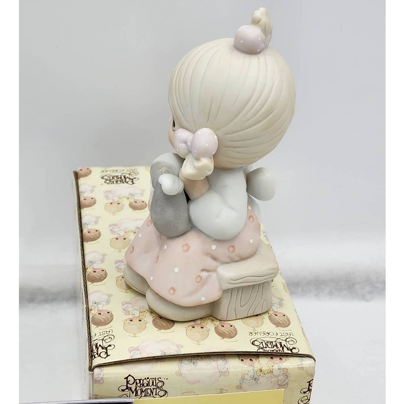 Precious Moments Figurine Scent From Above 100528 Vintage Girl Skunk W/Box Tags