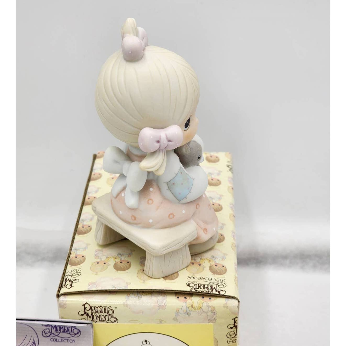 Precious Moments Figurine Scent From Above 100528 Vintage Girl Skunk W/Box Tags