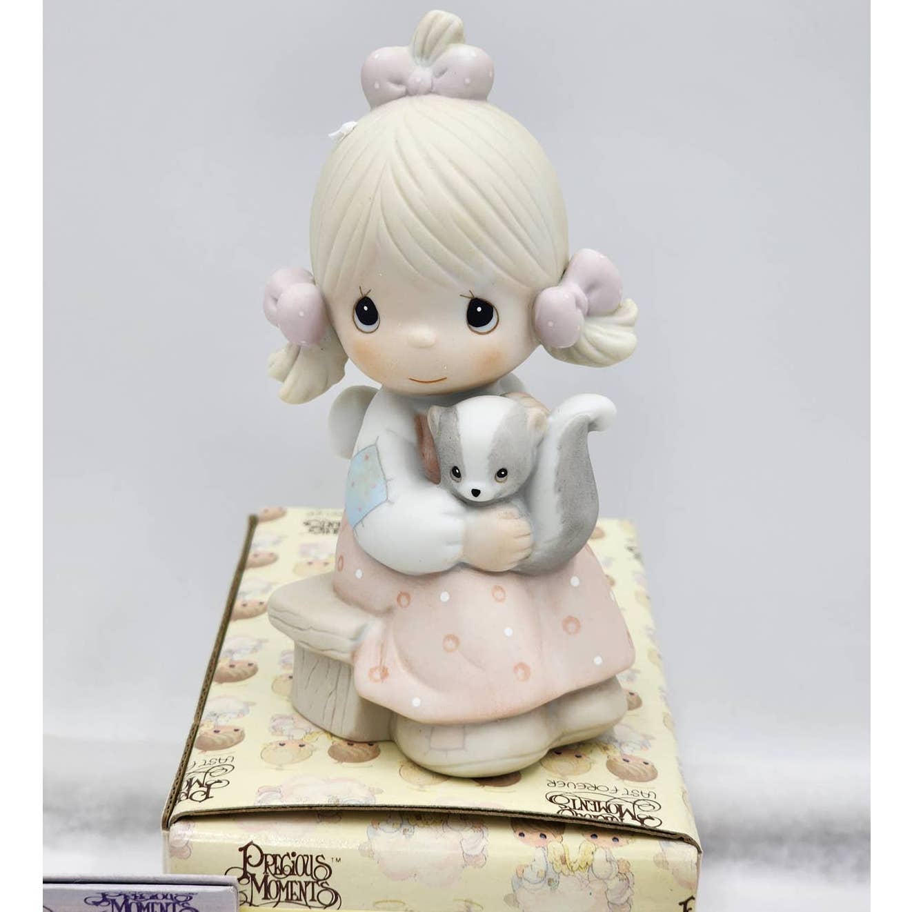 Precious Moments Figurine Scent From Above 100528 Vintage Girl Skunk W/Box Tags